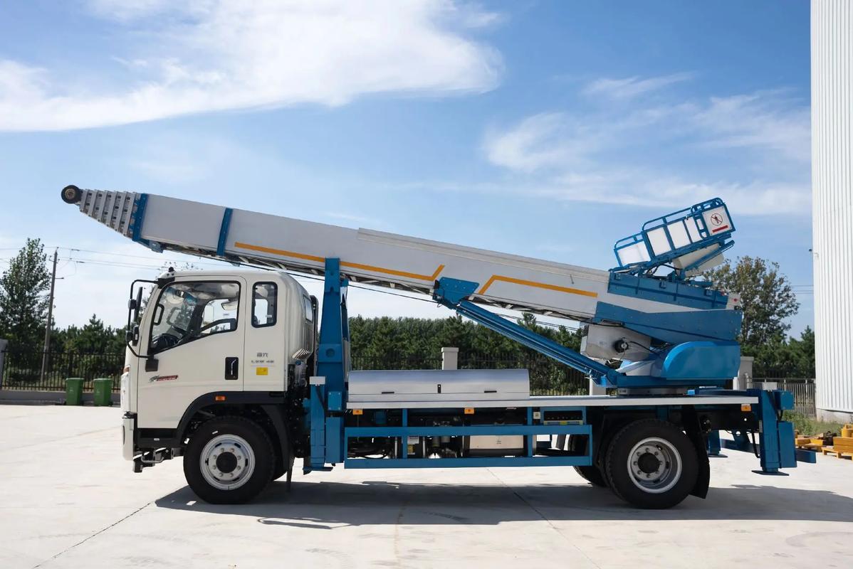 监利云梯上料车租赁费用