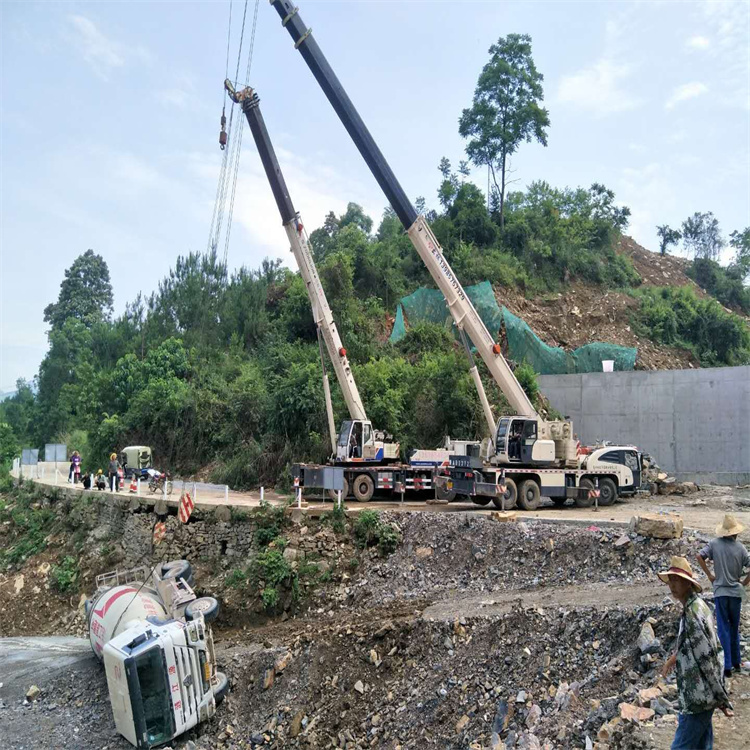 监利汽车掉沟里叫吊车救援要多少钱
