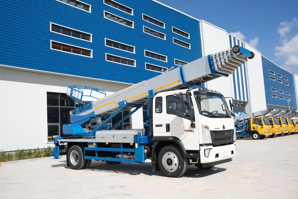 监利出租云梯车高空作业车 建筑垃圾搬运